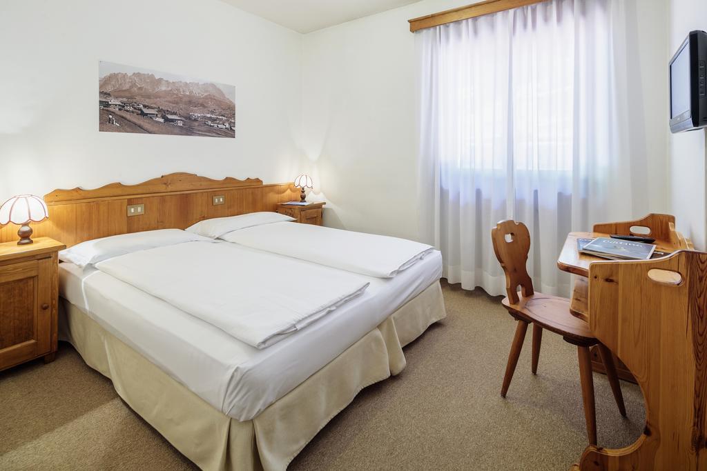 Hotel Al Larin Cortina d'Ampezzo Ngoại thất bức ảnh