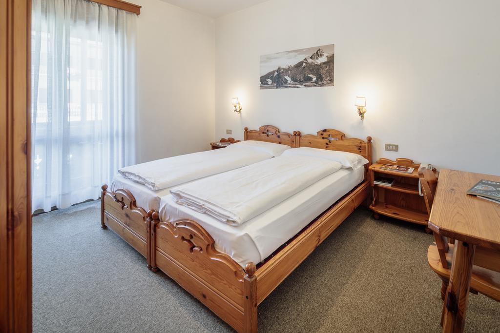 Hotel Al Larin Cortina d'Ampezzo Ngoại thất bức ảnh