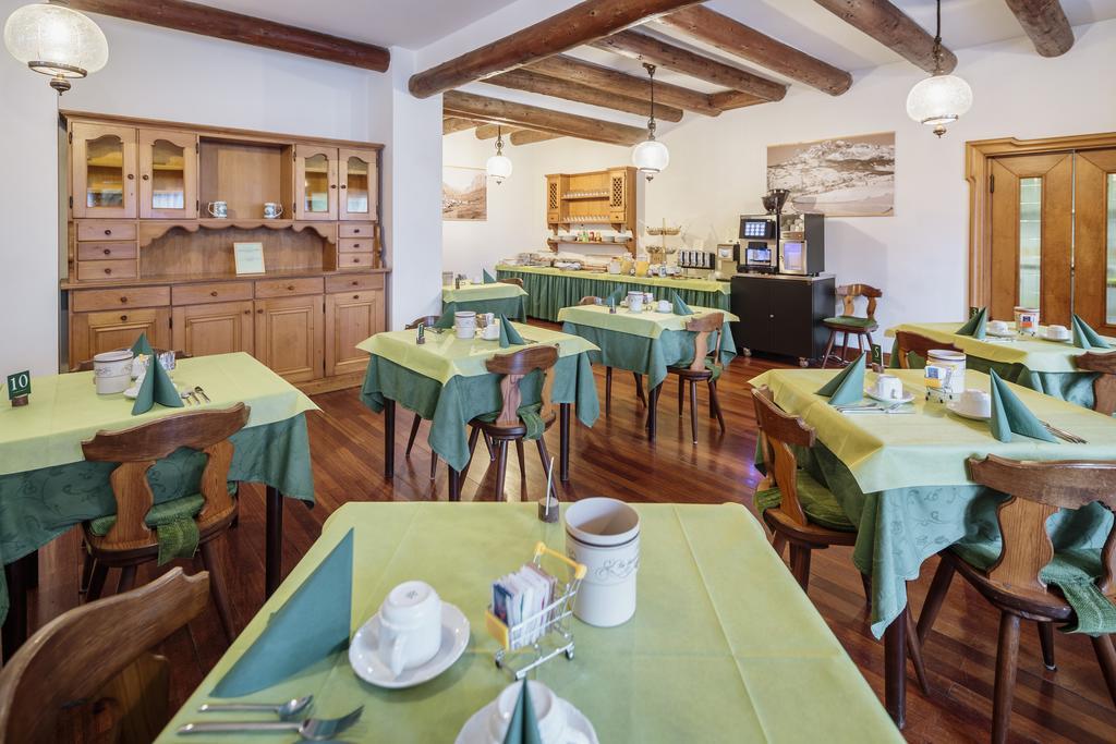 Hotel Al Larin Cortina d'Ampezzo Ngoại thất bức ảnh