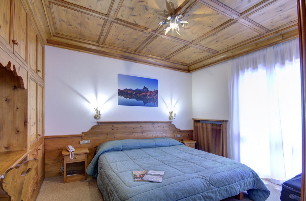 Hotel Al Larin Cortina d'Ampezzo Ngoại thất bức ảnh